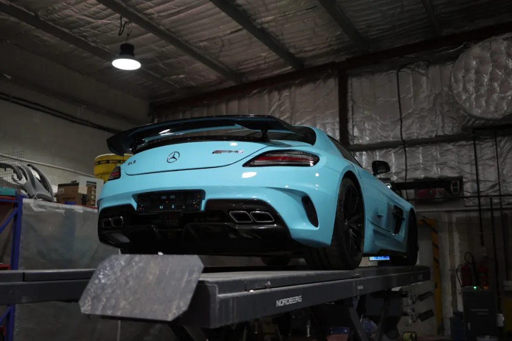 Mercedes-AMG SLS on the lift at Golden Horse Al Quoz