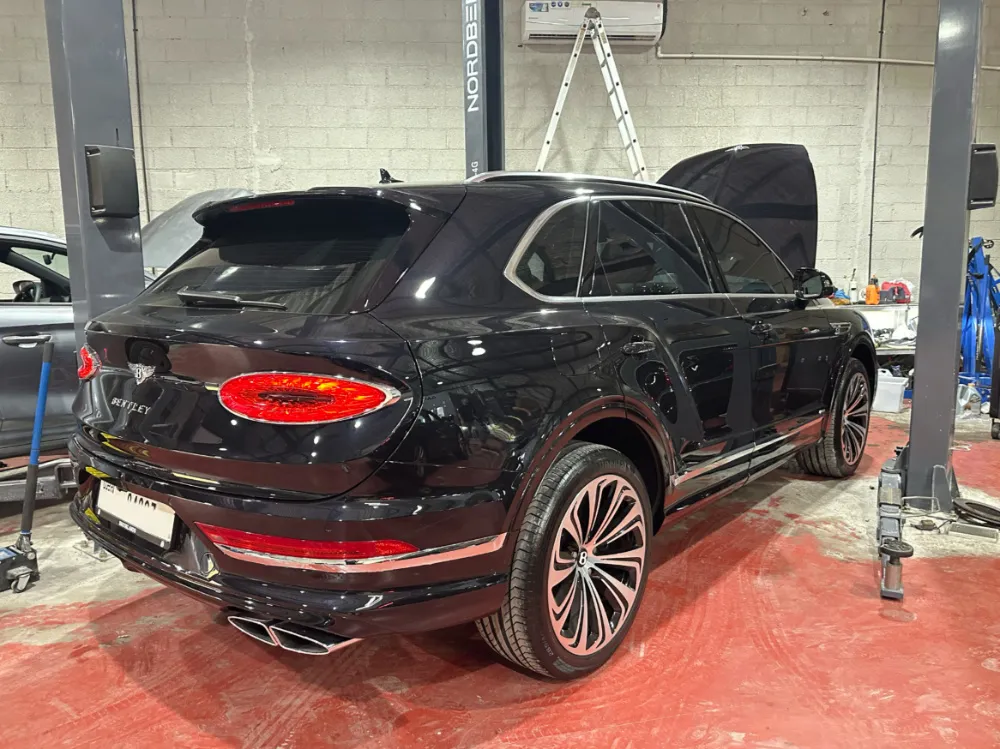 Bentley Bentayga on the lift at Golden Horse Dubai