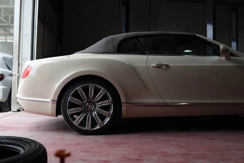 Bentley Continental GTC at Golden Horse Al Quoz