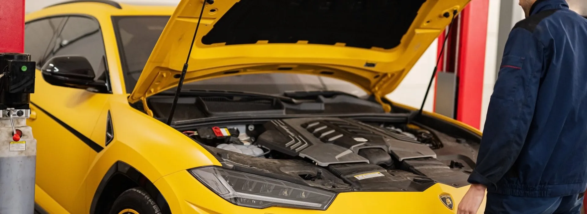 إصلاح محرك Lamborghini