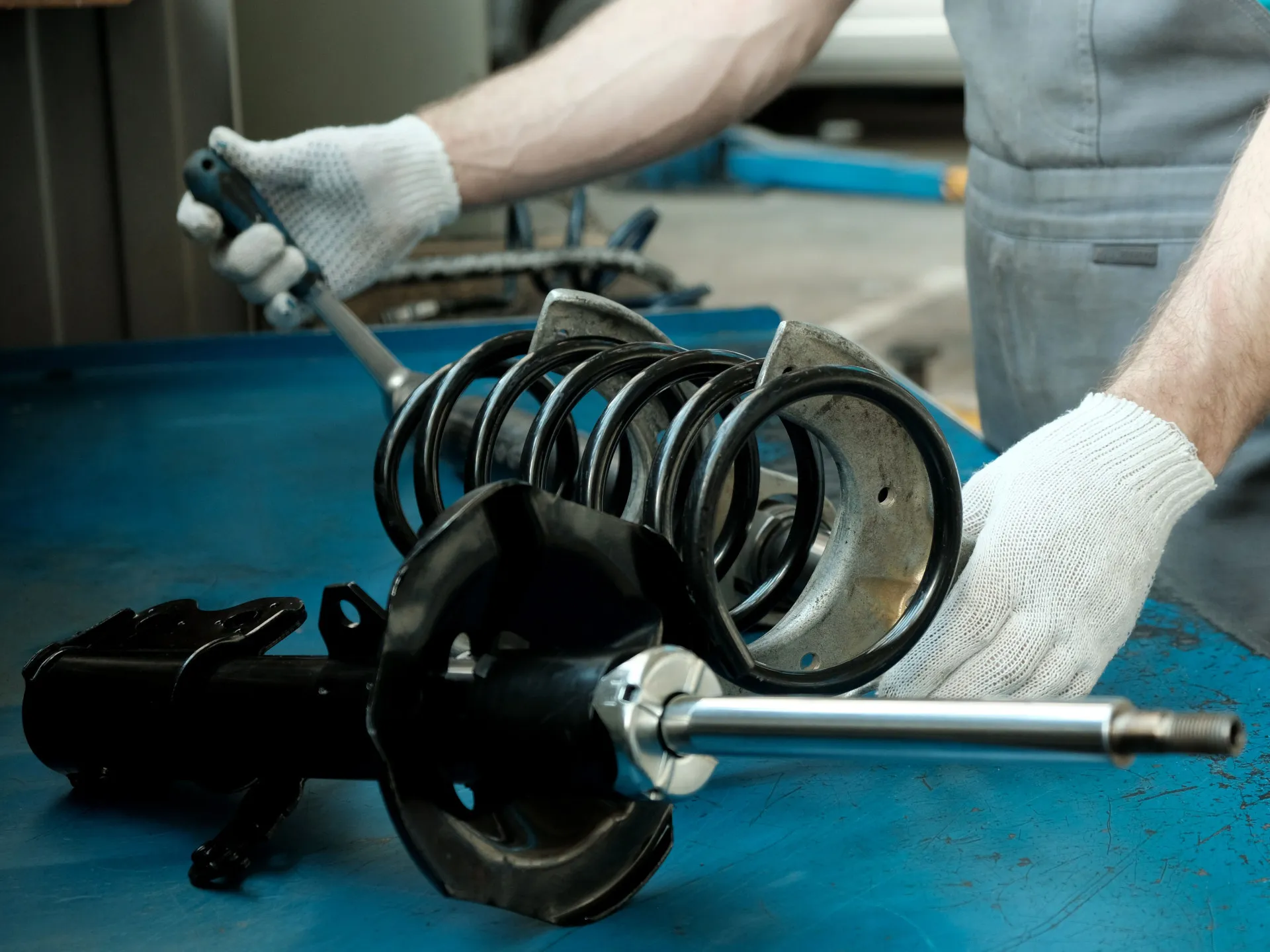 Range Rover suspension repair at Golden Horse Dubai