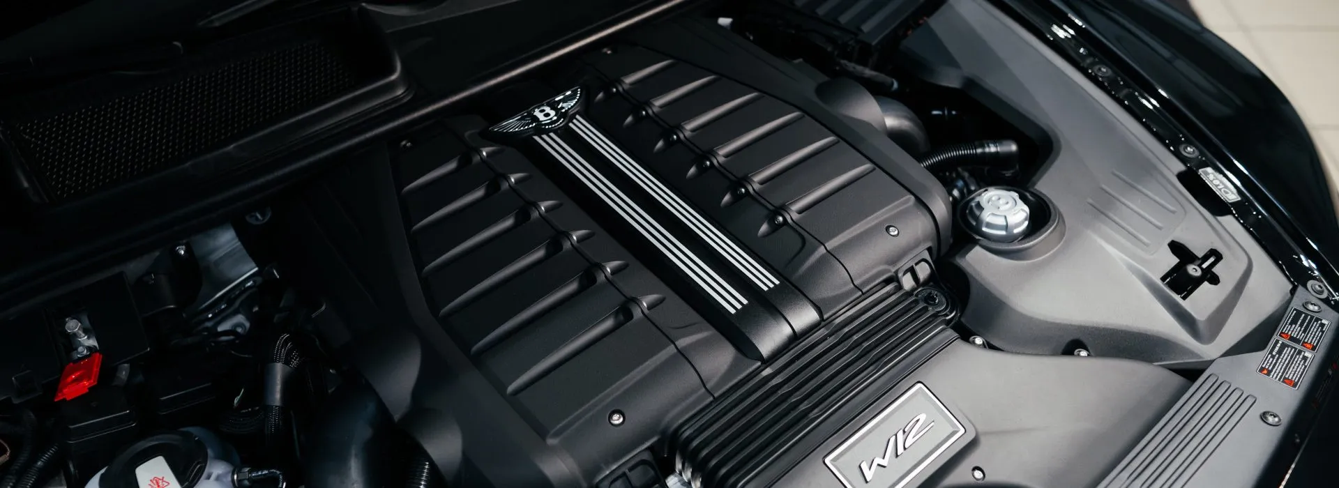 استبدال شمعة الإشعال من Bentley
