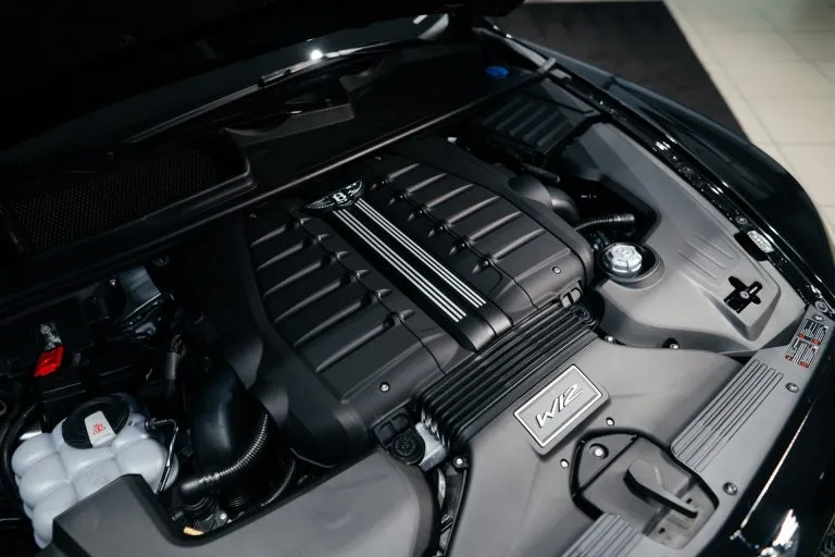 Замена автомобильных свечей зажигания Bentley