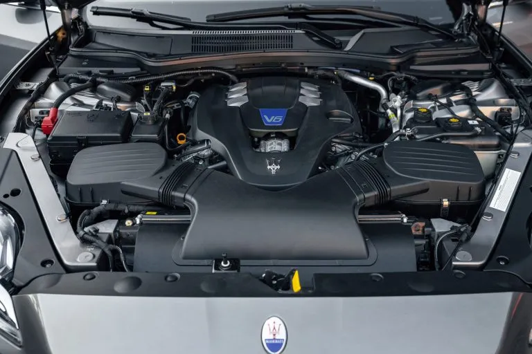 Замена свечей зажигания автомобиля Maserati