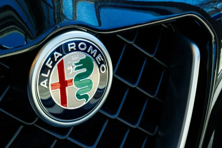 alfa romeo замена свечей зажигания< 4