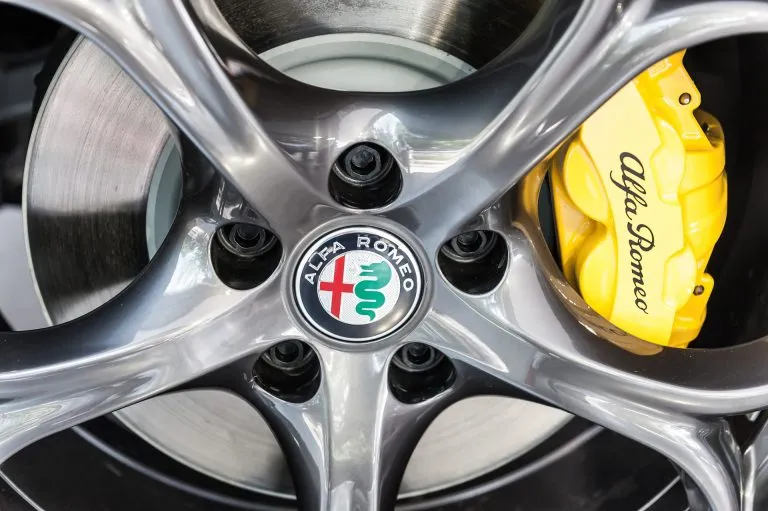 alfa romeo замена свечей зажигания< 5