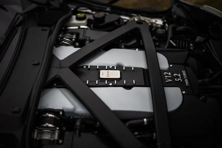 замена тормозных колодок астон мартин< 2