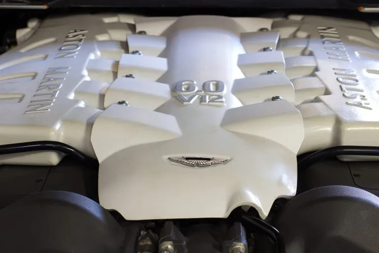 замена тормозных колодок астон мартин< 7