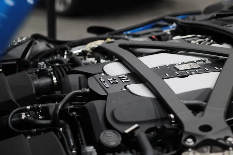 замена тормозных колодок астон мартин< 5