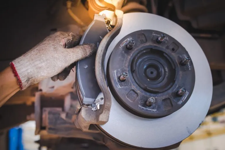 Замена тормозных колодок<