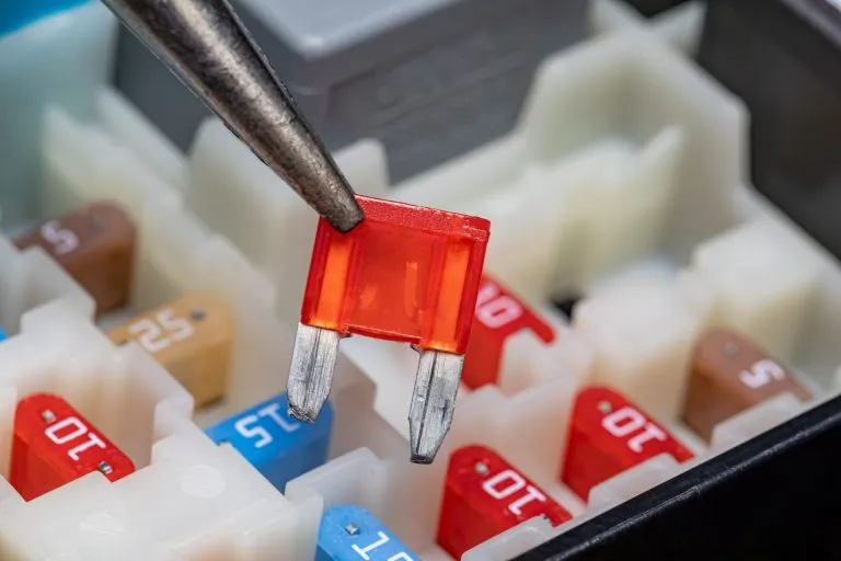 Car Fuse Repair 4