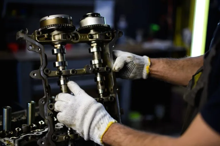 استبدال عمود الحدبات في السيارة< 4