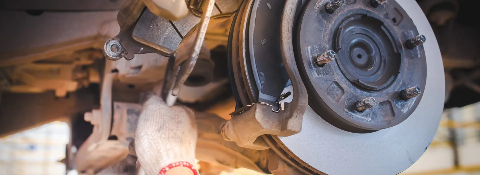 استبدال وسادة مكابح Ford
