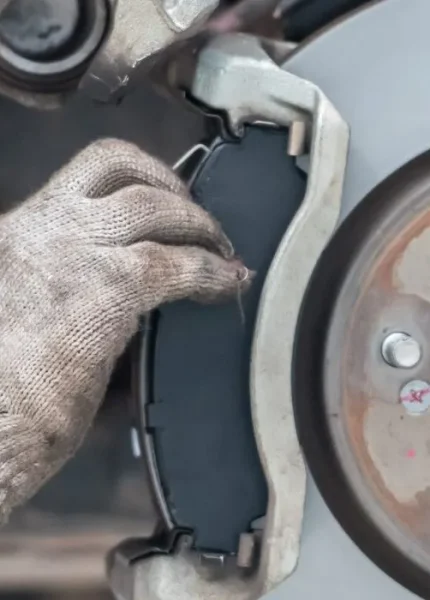 استبدال وسادة مكابح Tesla